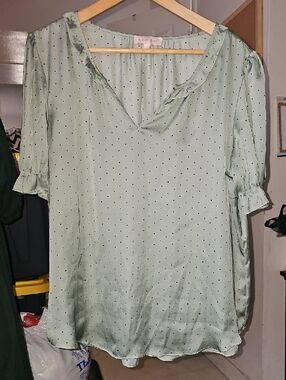 BLOUSOLOGY-Light Green Polka Dot-Print V-Neck Women's Blouse